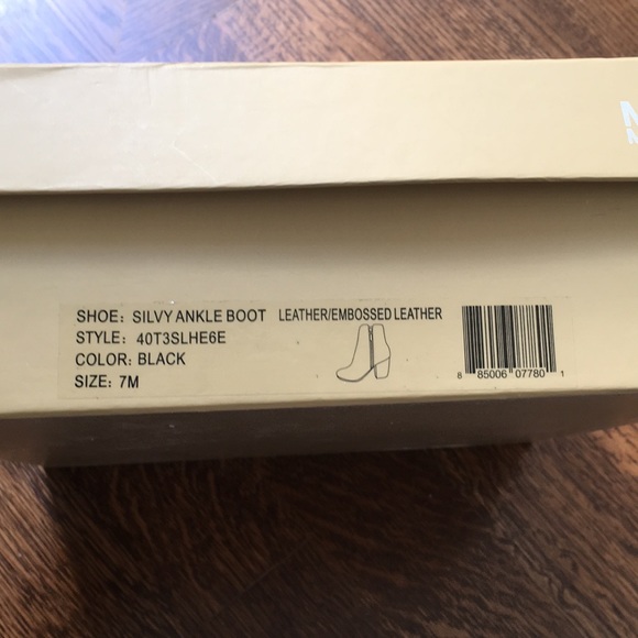 Michael kors booties - Picture 5 of 9